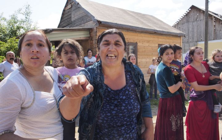 Виновные наказаны: полиция ЛНР привлекла к ответственности цыганок, избивших луганчанку