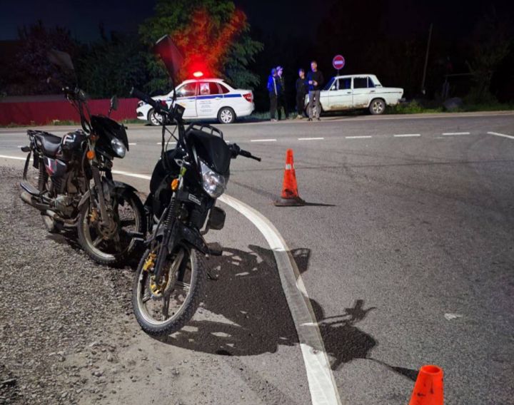 Два малолетних мотоциклиста столкнулись на трассе в ЛНР: они оказались без прав, но в шлемах
