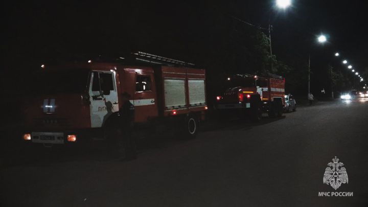 Ночью в Луганске горел многоквартирный дом: жильцов эвакуировали, есть пострадавшие