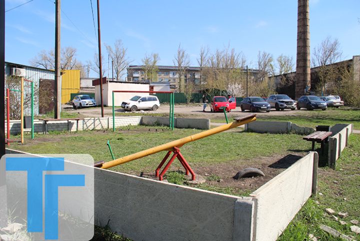 Недетские детские площадки в Свердловске и Червонопартизанске