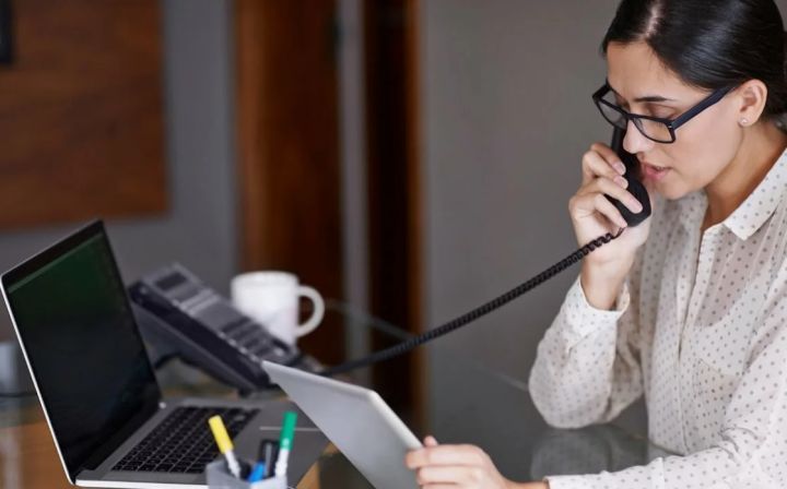 Добрались до школ: мошенники могут украсть личные данные жителей ЛНР, представившись учителем или завучем