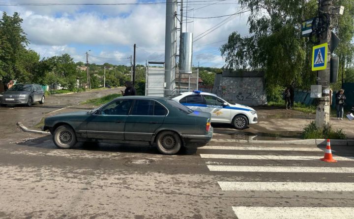 В Луганске водитель на «зебре» сбил женщину с ребёнком: они в больнице, мужчина - под следствием
