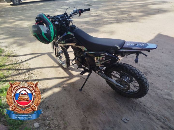 Юный бесправник на мотоцикле спровоцировал ДТП на дороге в ЛНР, врезавшись в авто