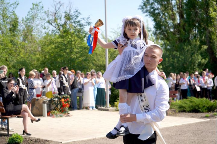 Учебный год в школах Свердловска завершён. Готовимся к новому