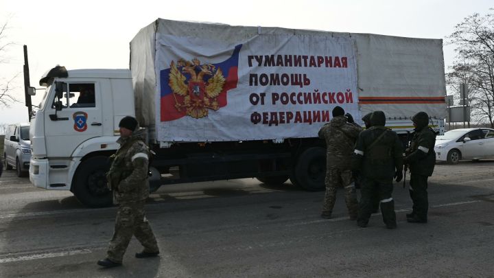 Фуры с продуктами питания и стройматериалами прибыли в Луганск под руководством МЧС России