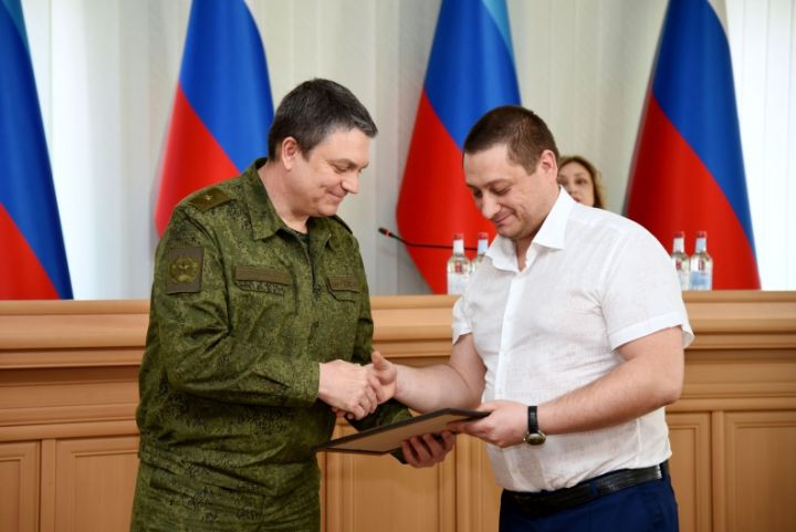 Глава ЛНР вручил  госнаграды работникам медицины
