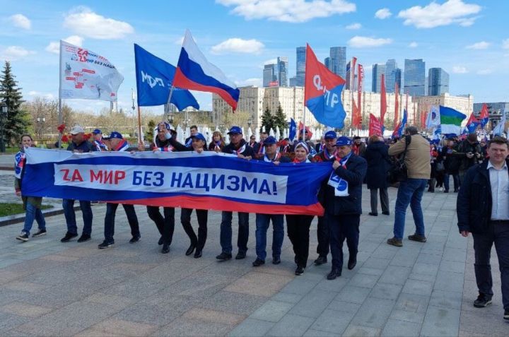 Делегация из ДНР поучаствовала в автопробеге на Первомай в Москве