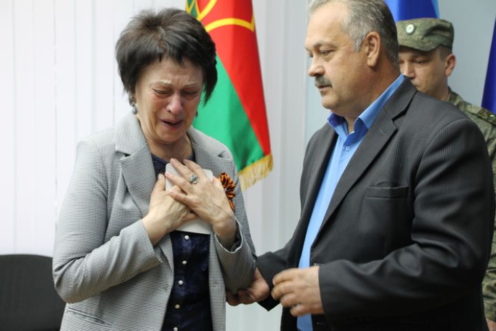 В Антрацитовском районе посмертно наградили павших воинов