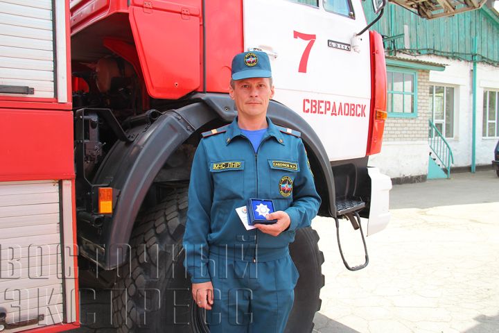 Свердловские спасатели получили награды от Главы ЛНР за тушение пожара на Ровеньковской нефтебазе