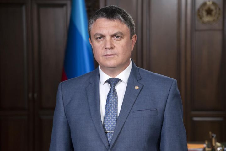 Леонид Пасечник поздравил жителей ЛНР с Днем Конституции