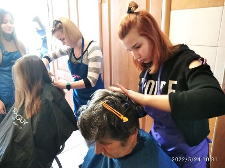 В Брянке прошла студенческая акция для эвакуированных граждан ЛНР