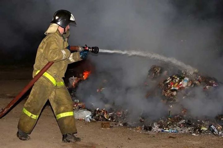 Согрели цыплят – лишились крыши: пожары в Свердловске за неделю
