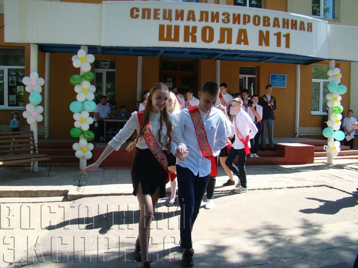 Как свердловские выпускники прощались с детством