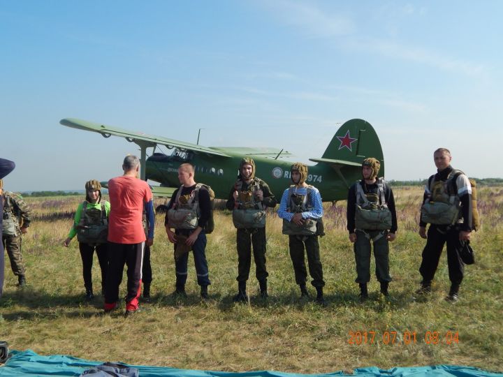 Довериться двум парашютам