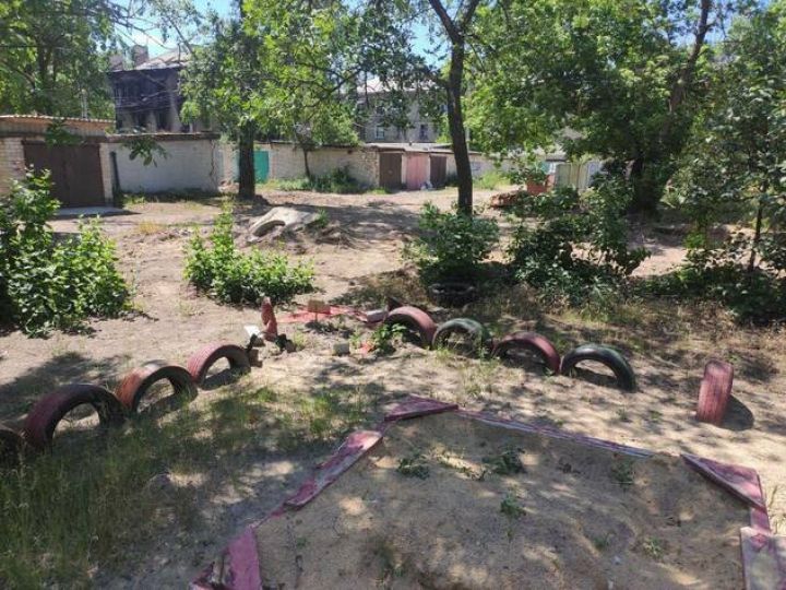 В Рубежном на детской площадке обнаружили мину