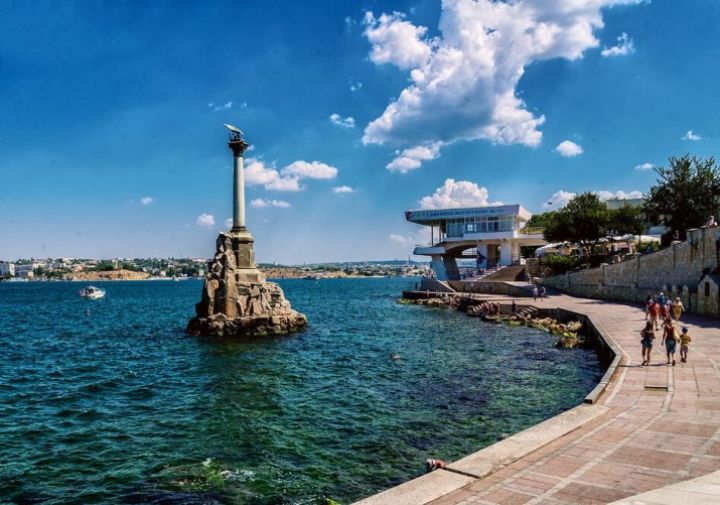 Глава ЛНР и губернатор Севастополя обсудили планы по образованию и оздоровлению детей