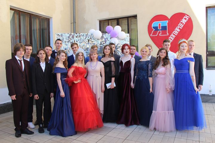В школах Краснодонщины прошли выпускные вечера