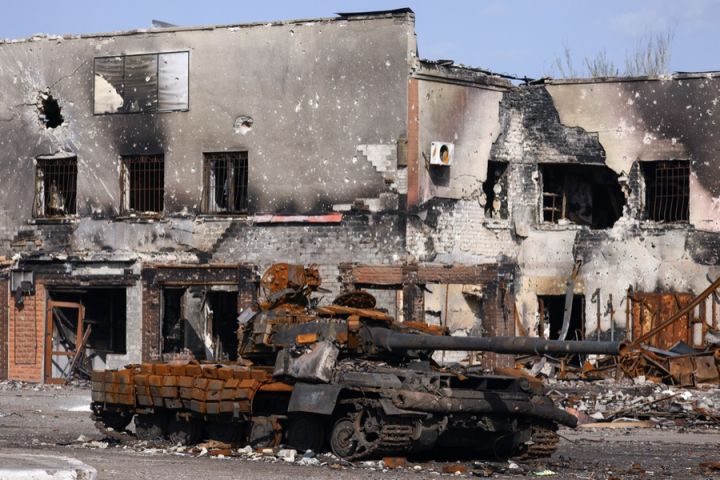 Коммунальщики Волновахи получили ранения, разбирая завал