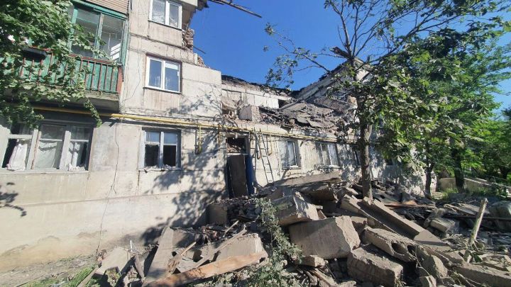 Дома в Стаханове получили разрушения при ударе ВСУ