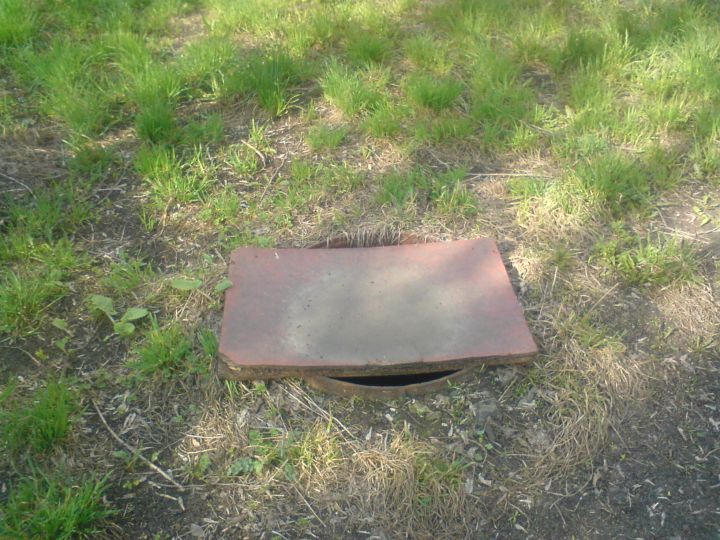 В Краснодоне дети провалились в канализационный люк