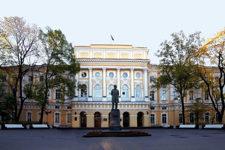 С образованием на Украине будет работать Петербургский университет
