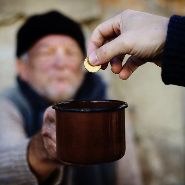 Помочь ближнему, не став жертвой милосердия