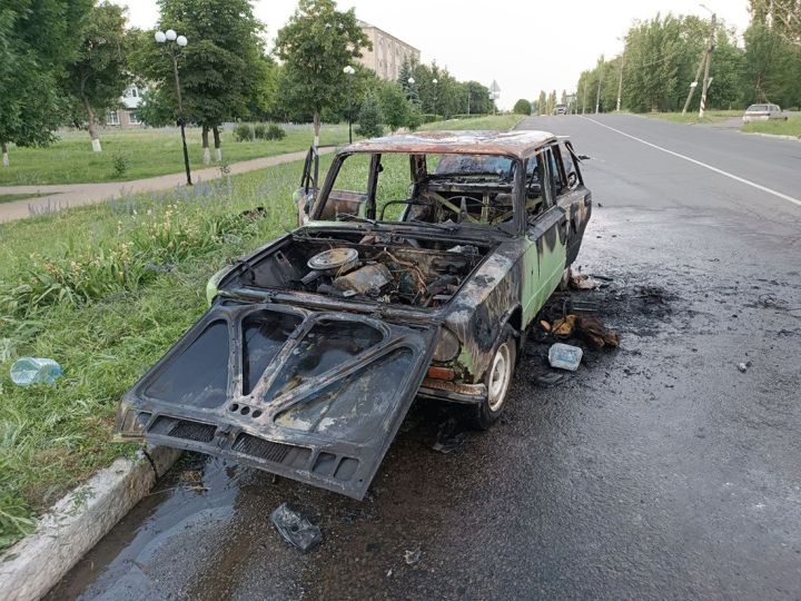 В центре Свердловска сгорела «копейка»