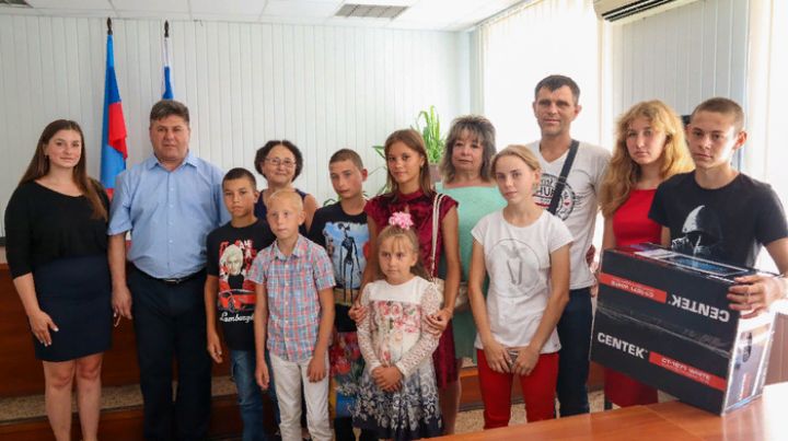 «Мир Луганщине» подарил многодетным семьям бытовую технику