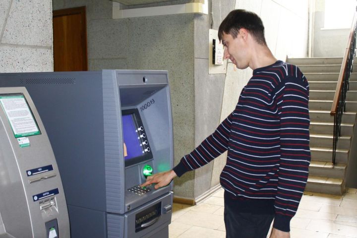 Шахтеры Краснодона получат зарплату на карточки