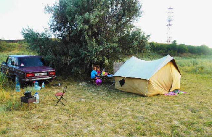 Отдых «дикарем».  Все прелести жизни в палатке