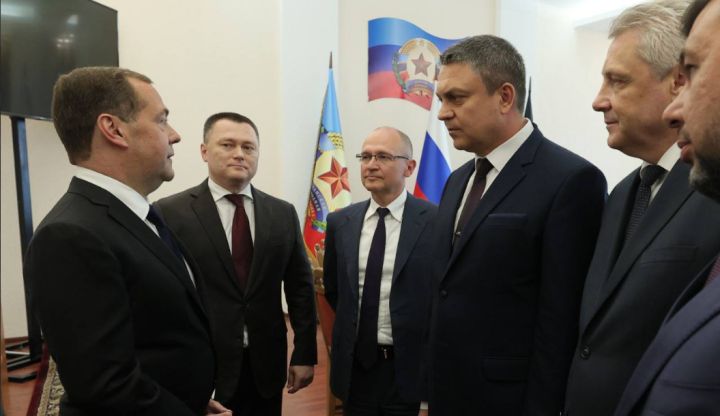 Медведев обсудил с Главами ЛДНР вопросы восстановления Республик