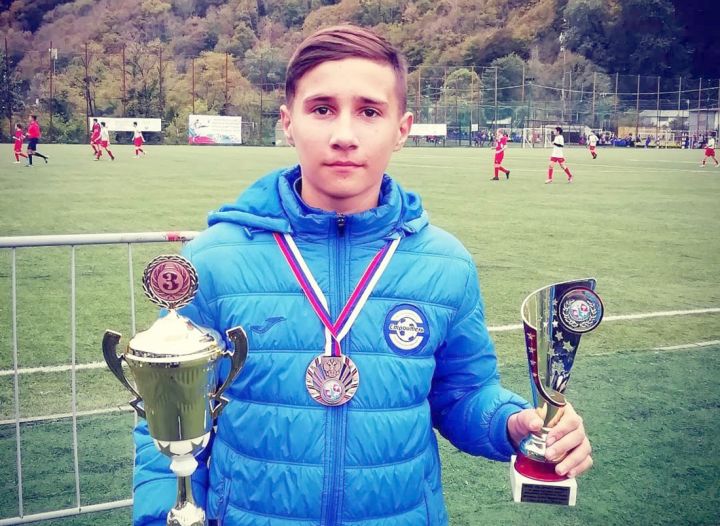 О юных грациях и мечте краснодонского футболиста