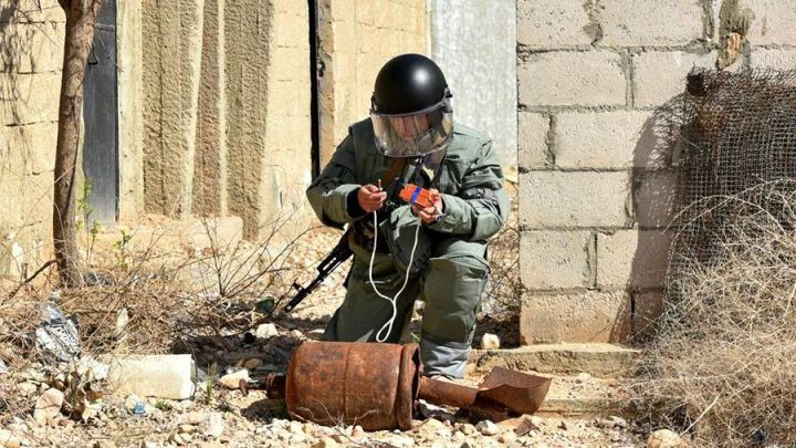 Саперы РФ ведут разминирование завода «Азовмаш» в Мариуполе