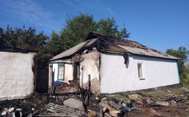 Гроза привела к пожару в Нагольно-Тарасовке