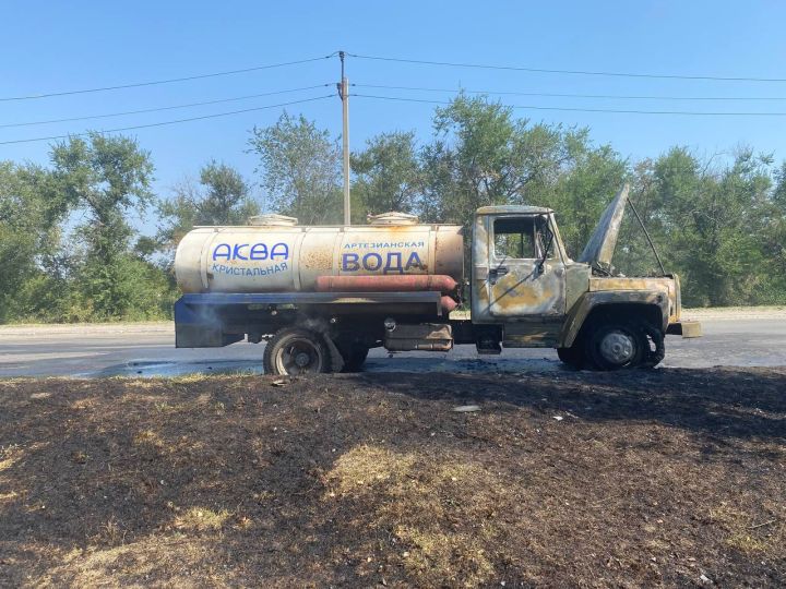В Брянке водитель водовоза чуть не погиб из-за возгорания под капотом
