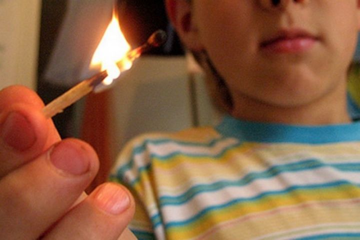 Из-за игр детей со спичками горела квартира в центре Луганска