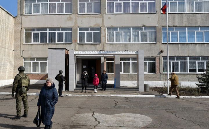 В школах ДНР установят тревожные кнопки