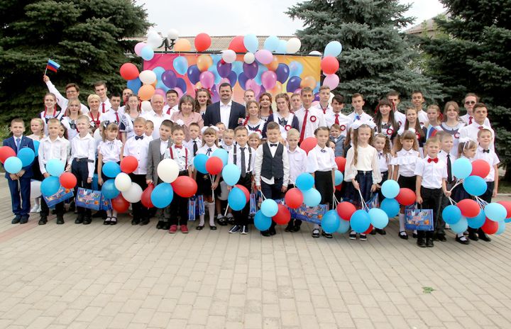 Первый звонок прозвенел для школьников Краснодонщины