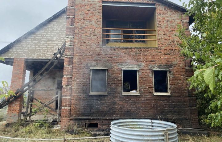 В Станице Луганской горела дача