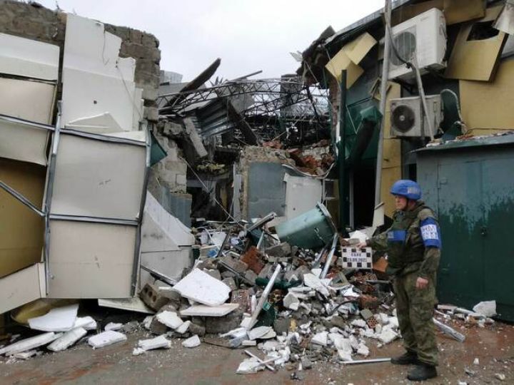 Развлекательный центр поврежден в результате удара ВСУ по Стаханову