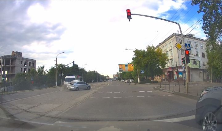 В Луганске произошло ДТП с участием кареты скорой помощи - соцсети