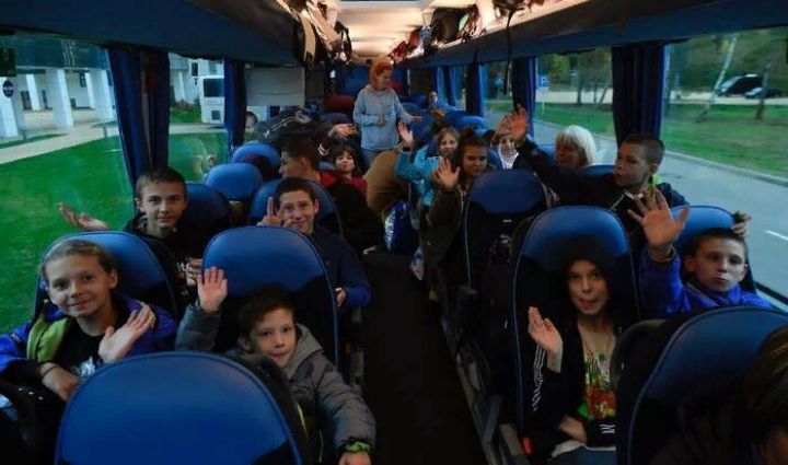 Почти 80 сирот из ЛНР поехали в Россию