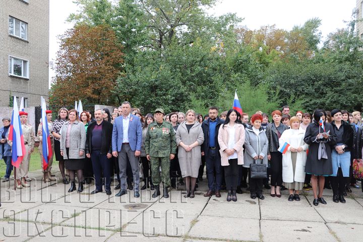 Донбасс – это Россия: свердловчане провели митинг в честь вхождения ЛНР в состав РФ