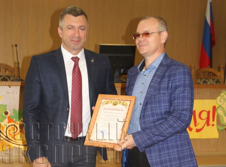 Праздник людей, несущих знания: В Свердловске отметили День учителя