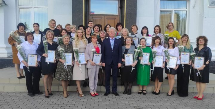 Учителя Краснодонского района принимали поздравления