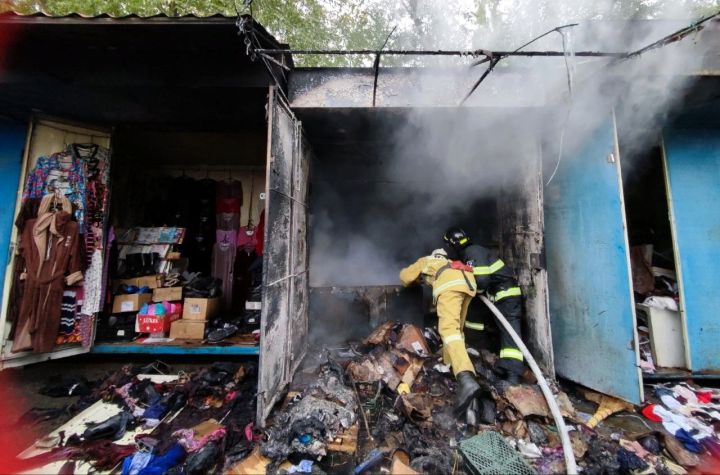 В Лутугино горел вещевой рынок