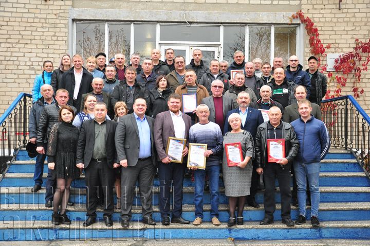 Автомобилисты Свердловска принимали поздравления