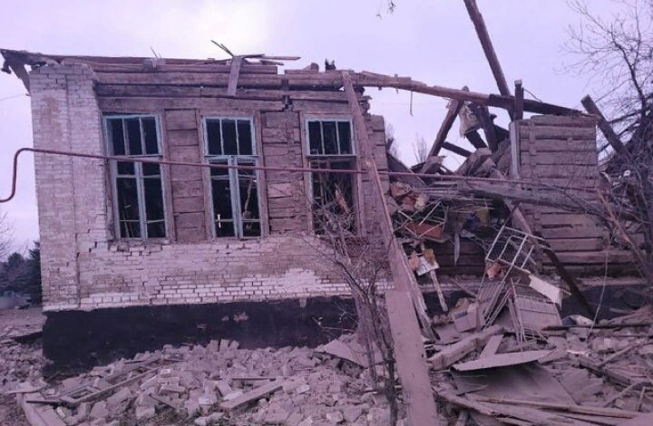 Под обстрелом в Меловатке разрушена школа