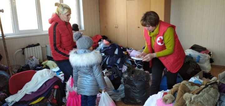 «Красный Крест» в ЛНР собирает гумпомощь для детей-беженцев