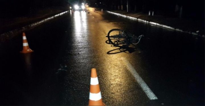 В Перевальске спасатели помогли достать пенсионера из-под автобуса